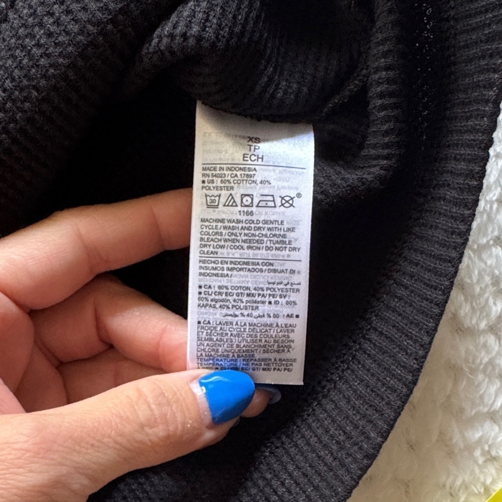 π π Womenβs Old Navy Black Waffle Long Sleeve Scoop Neck Top β Size XS - Picture 5 of 7